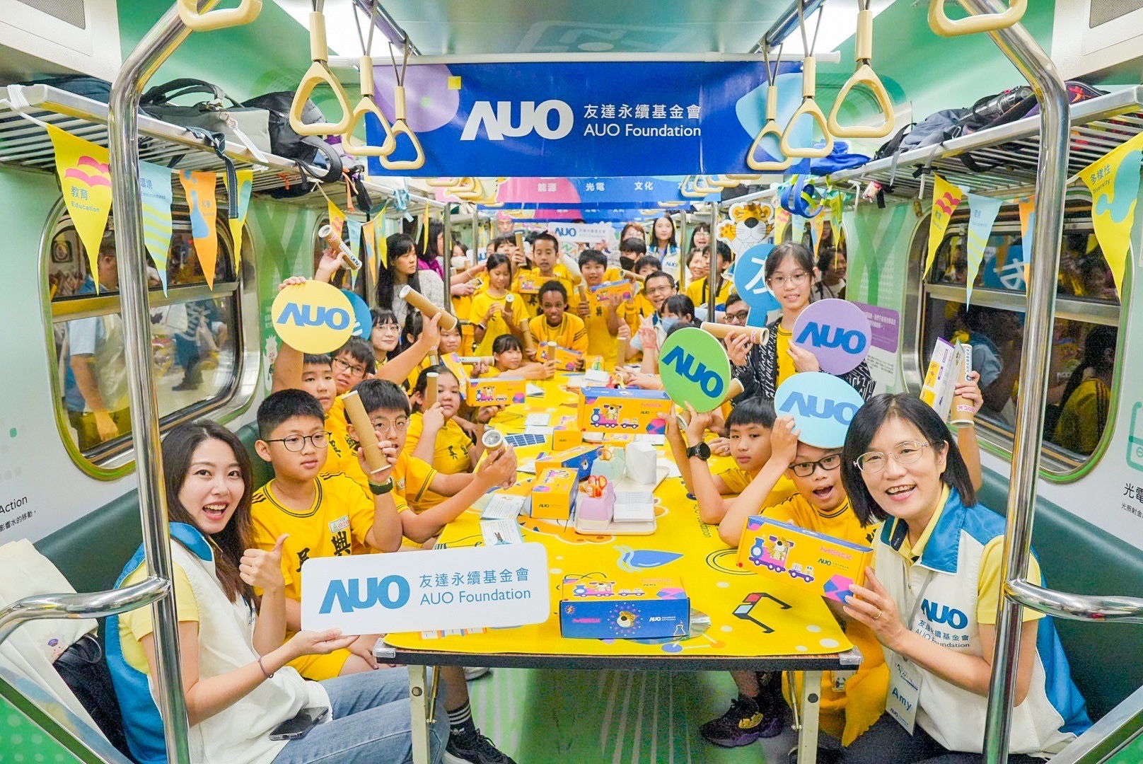 友達永續基金會響應國科會推動的「臺灣科普環島列車」正式啟航，透過「生活中的科學」車廂課程設計，展開為期6天巡迴全臺17個縣市、？32站的移動式科普之旅